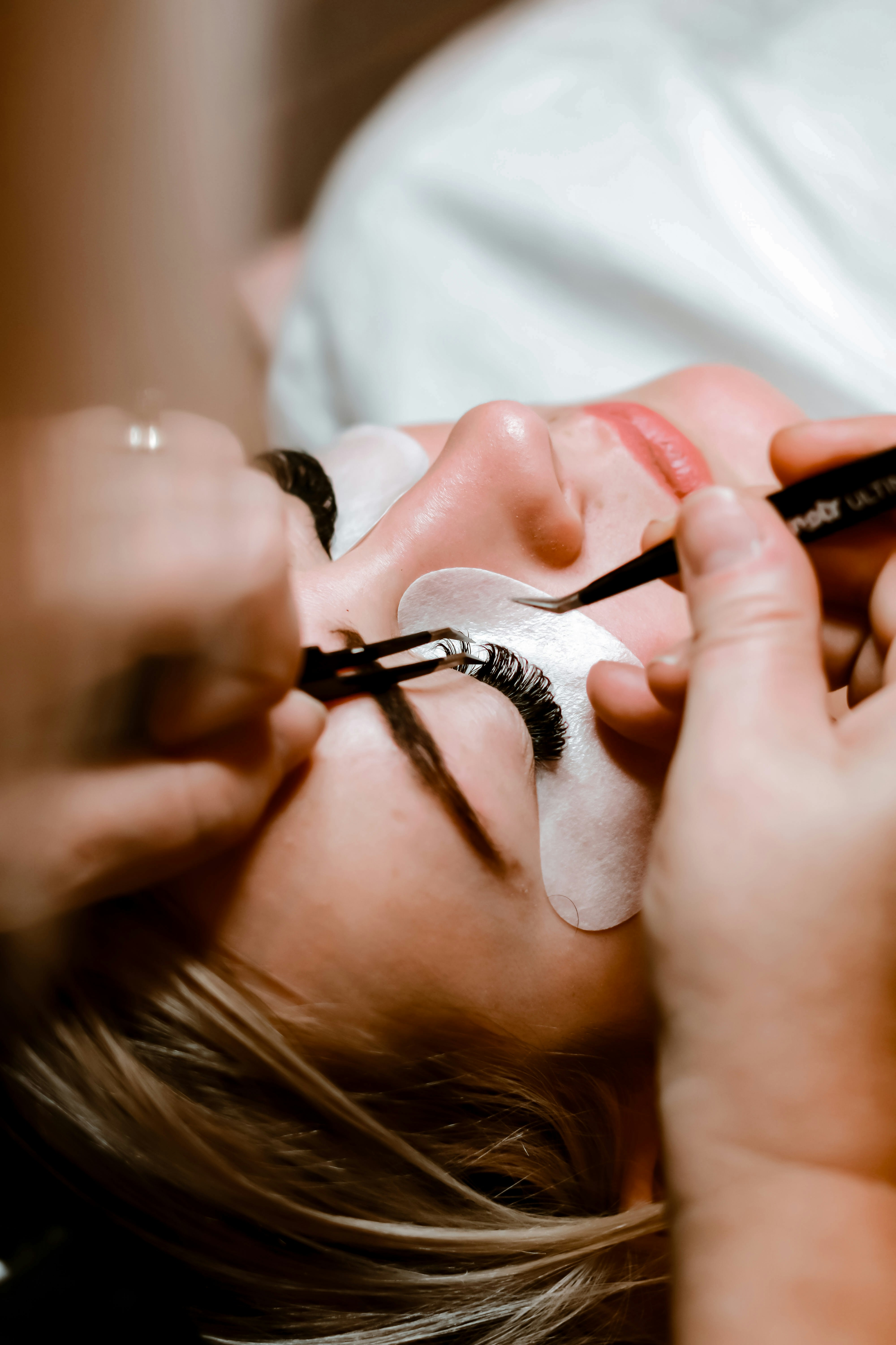 Eyelash extension training with Mirage Spa Education